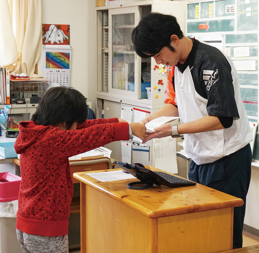 認定証はすぐに印刷してみんなの前で表彰（認定証はサンプルです）