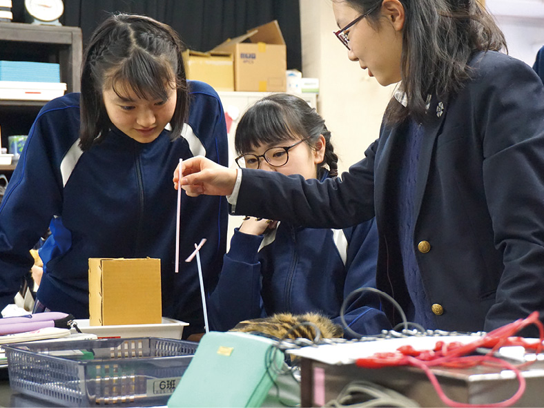 この日は静電気の実験が行われていた