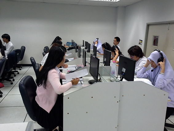 Image of students studying using CaLabo® EX